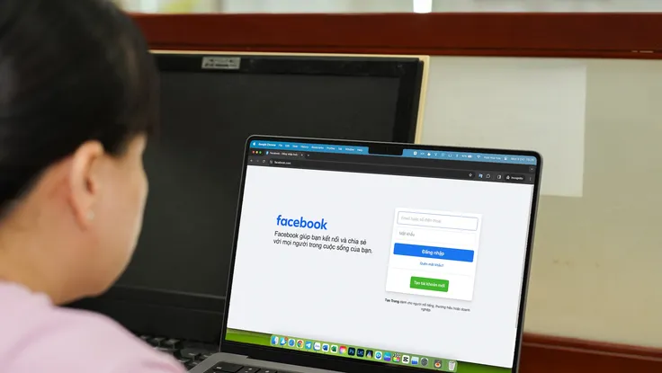 mất facebook vì tham gia bình chọn cuộc thi triển lãm tranh