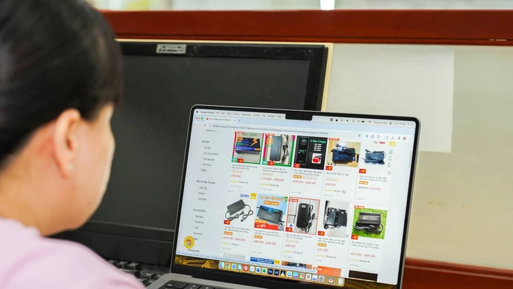 mua sắm hàng công nghệ trực tuyến