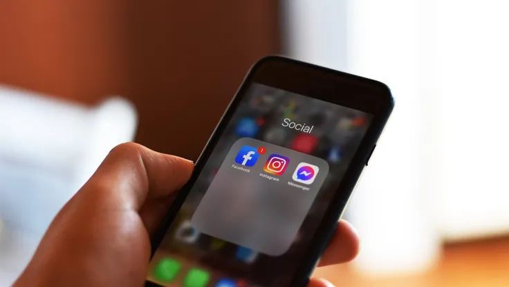 Tin công nghệ 4-12: Lý do vì sao Facebook xóa gần 4.800 tài khoản?