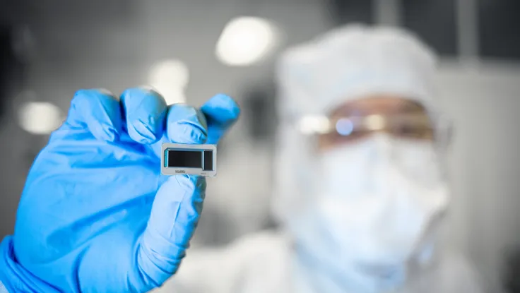 Intel ra mắt mảng gia công chip theo hệ thống đầu tiên trên thế giới 