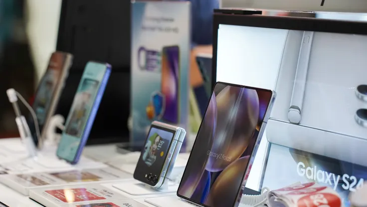 Tin công nghệ 13-3: Samsung có nguy cơ mất vị trí dẫn đầu trên thị trường smartphone gập