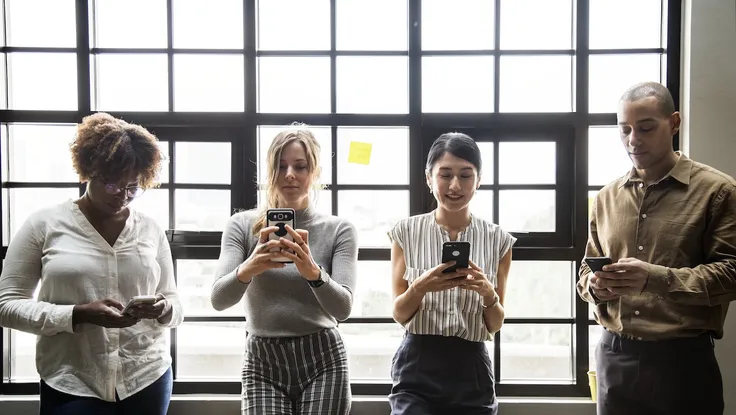 Tại sao sử dụng Facebook trong công ty lại gây tranh cãi?