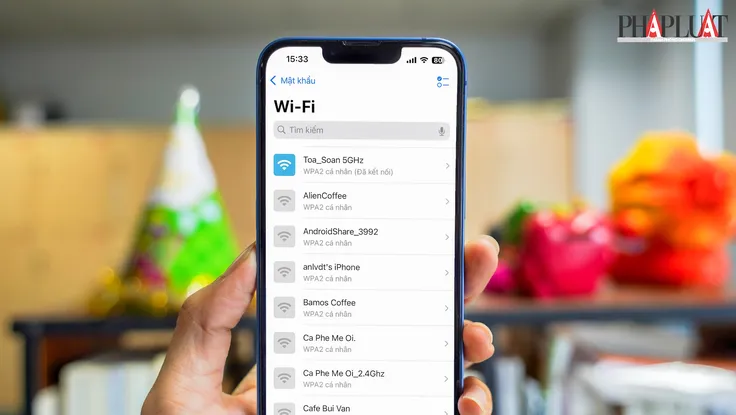 Cách xem lại toàn bộ mật khẩu WiFi trên iOS 18