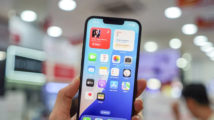 Thị trường smartphone ảm đạm nhưng Apple vẫn bán chạy nhờ iPhone ‘bình dân’