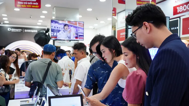 Vì sao cứ 4 người thì có 1 người phải mua điện thoại thông minh mới?