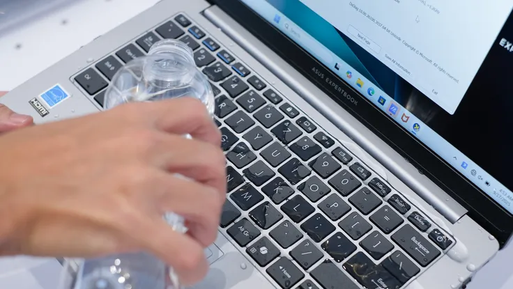 Thị trường laptop doanh nghiệp bền bỉ và bảo mật cao bùng nổ