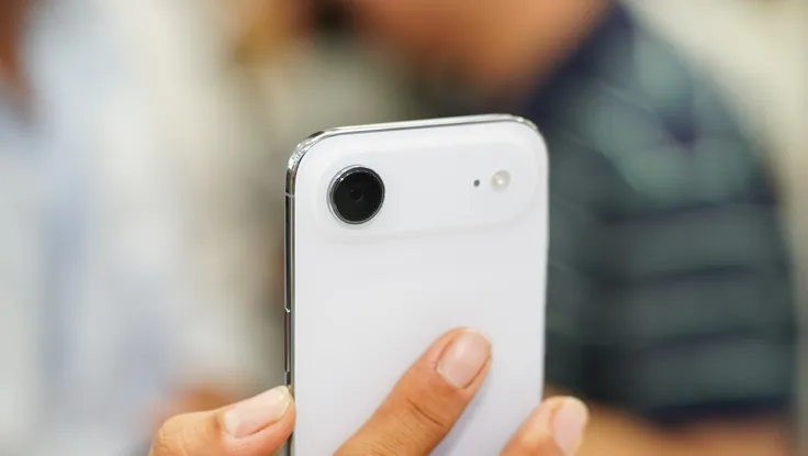 Tin công nghệ 17-10: iPhone Air ‘cháy hàng’ sau chuyến thăm của CEO Tim Cook