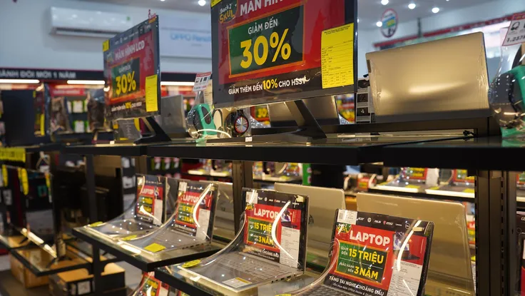 Các mẫu laptop AI và laptop gaming giảm giá trong tháng 10