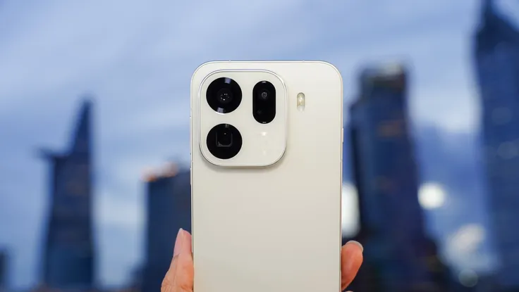 Lộ diện đối thủ cạnh tranh với iPhone 17 và Galaxy S25 Ultra