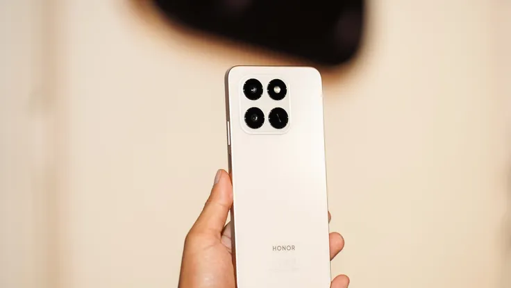 Lộ diện mẫu smartphone giá rẻ, siêu bền