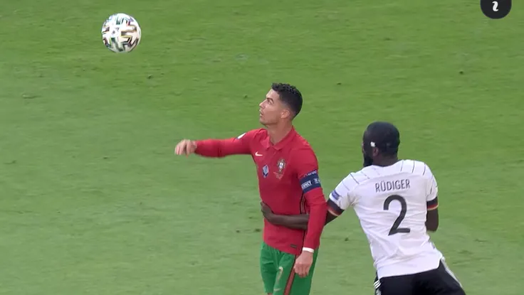 CR7 tung “skill” khi dễ đối thủ và cái kết đắng
