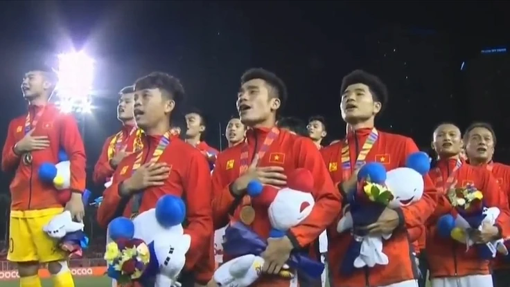 Video: U-22 Việt Nam rạng rỡ trên bục nhận HCV SEA Game 30
