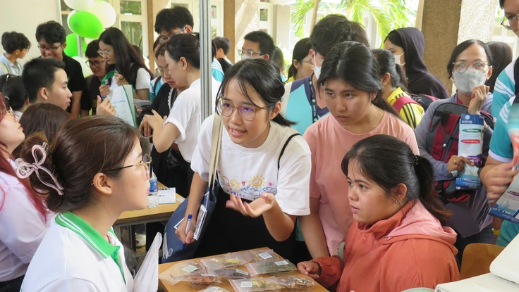 Mức học phí và điểm sàn 3 trường y dược lớn nhất tại TP.HCM năm 2025