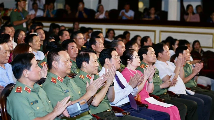 Xúc động và tự hào 'Bản hùng ca Công an nhân dân Việt Nam'