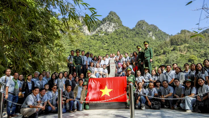 'Chạm' cột mốc 836 (2), chứng kiến lễ chào cờ đặc biệt ở biên giới Cao Bằng