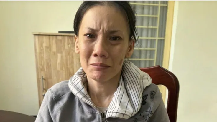 Bắt người mẹ dắt con gái 9 tuổi đi lột bông tai vàng của bé gái ở TP.HCM