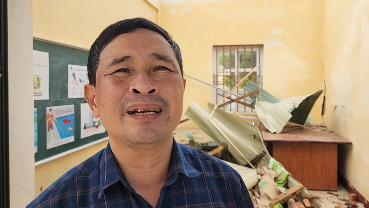 Hà Tĩnh: Thầy giáo gửi lời xin lỗi vì trường học hư hỏng nặng do bão số 5