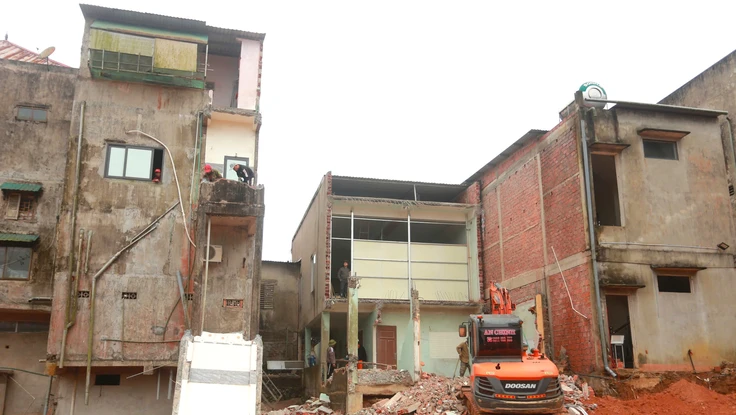 Người dân Khe Sanh bắt đầu về nhà sau sự cố sạt lở nghiêm trọng