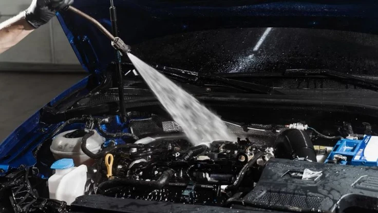 Tự rửa ô tô, xe hư theo dòng nước