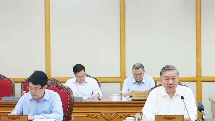 Thông báo chủ trương của Bộ Chính trị, Ban Bí thư về dự kiến nhân sự chủ chốt các địa phương