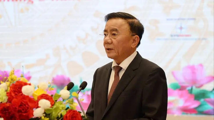 Bộ Chính trị: Xử nghiêm hành vi đùn đẩy, giải trình không trung thực trong công vụ