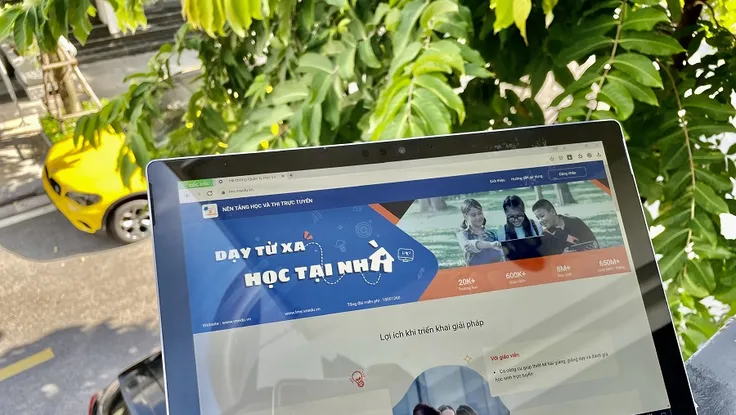 Nhà mạng chung tay hỗ trợ máy tính cho học sinh nghèo