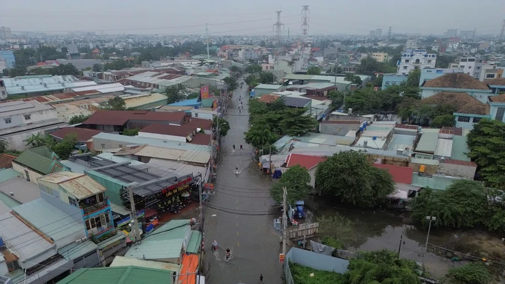 Áp thấp nhiệt đới gần Biển Đông, TP.HCM ứng phó mưa lớn và triều cường