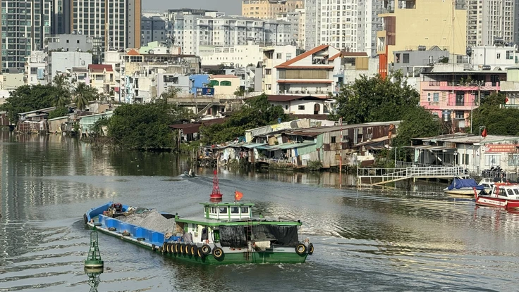 Đến năm 2030, TP.HCM sẽ di dời 20.000 căn nhà ven kênh, rạch