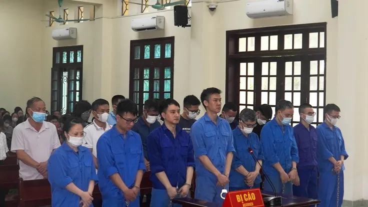 Đang xét xử vụ 14 cựu cán bộ hải quan Hải Phòng tiếp tay cho buôn lậu trót lọt 1.800 tỉ đồng