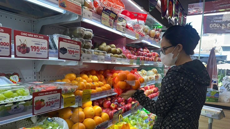 Trái cây 'thấp thỏm' chờ sức mua mùa Tết