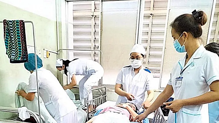 Ngành y tế Lâm Đồng: Thiếu hụt nhân lực và nợ công gần 300 tỉ đồng