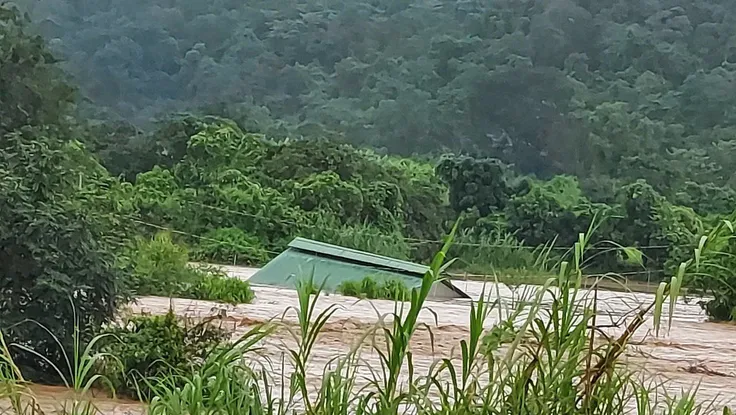 Lâm Đồng: 1.700 căn nhà bị ngập, 2 ô tô và 250 ghe tàu bị lũ cuốn trôi