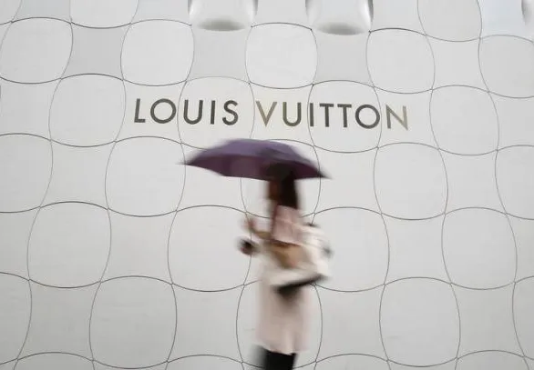 Louis Vuitton kiện ba người Trung Quốc bán hàng 'nhái'