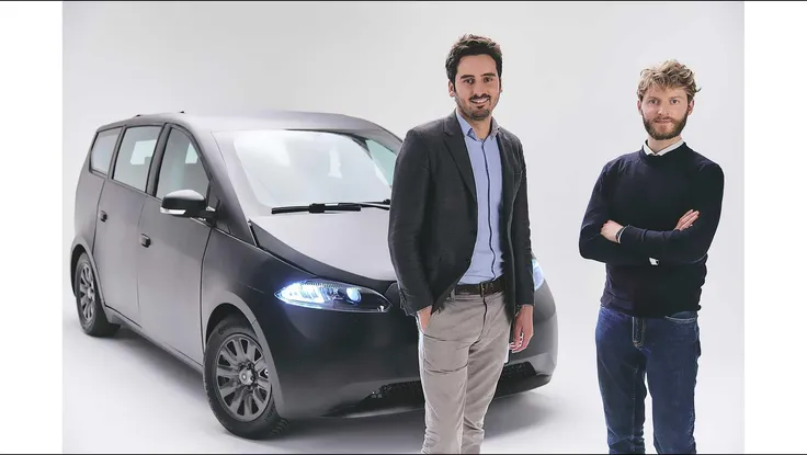 Chiếc xe điện chạy bằng năng lượng mặt trời đầu tiên trên thế giới đã nhận được 20.000 lượt đặt cọc