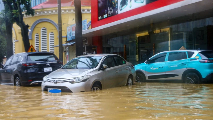 Kinh nghiệm mua ô tô cũ không 'dính' xe ngập lụt