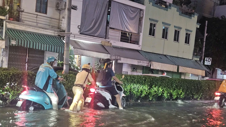 Cách 'cứu' chiếc xe máy sau những trận triều cường