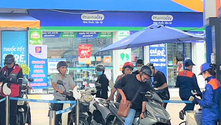 Xăng đang chịu thuế tiêu thụ đặc biệt và thuế bảo vệ môi trường. Ảnh: TÚ UYÊN