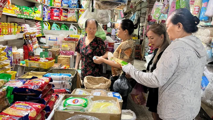 Không vội vàng biến 7.000 chợ truyền thống thành siêu thị, trung tâm thương mại