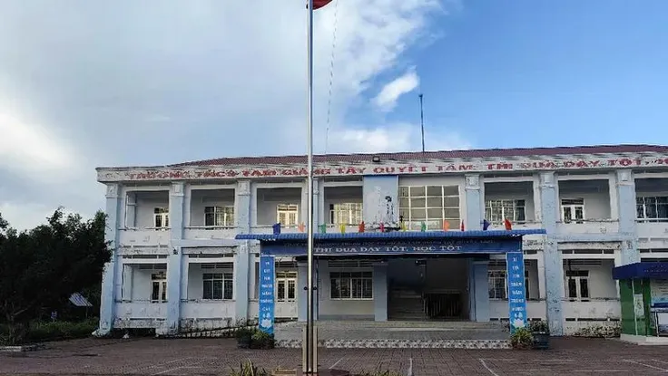 Vụ hiệu trưởng ở Cà Mau bị cáo buộc tham ô 10,7 triệu đồng: 'Đọc mà khóe mắt cay cay...'