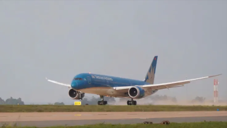 Máy bay lớn nhất của Việt Nam hạ cánh xuống sân bay Long Thành