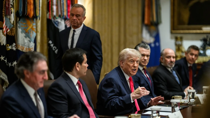 Chính quyền ông Trump đột ngột triệu hồi hàng chục đại sứ Mỹ về nước