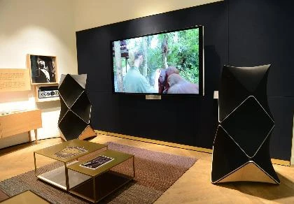 Tận hưởng âm thanh tuyệt hảo của dàn loa hơn 2 tỉ đồng