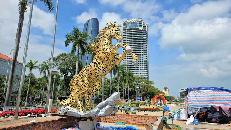 Linh vật ngựa độc đáo ghép từ tên 94 xã, phường, đặc khu ở Đà Nẵng