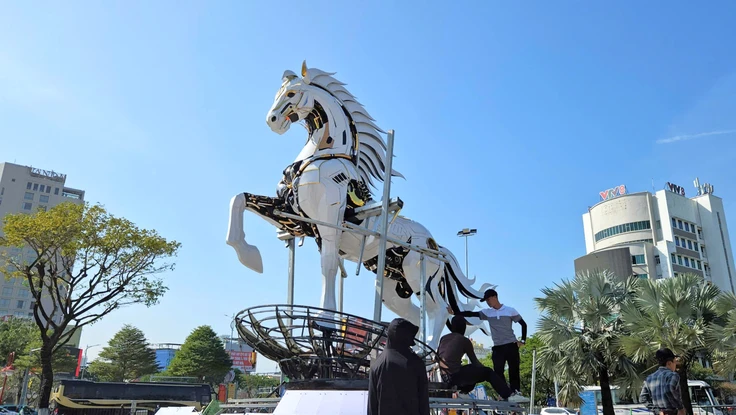 Thêm linh vật ngựa gây sốt ở Đà Nẵng, được dân mạng ví von 'trùm cuối'