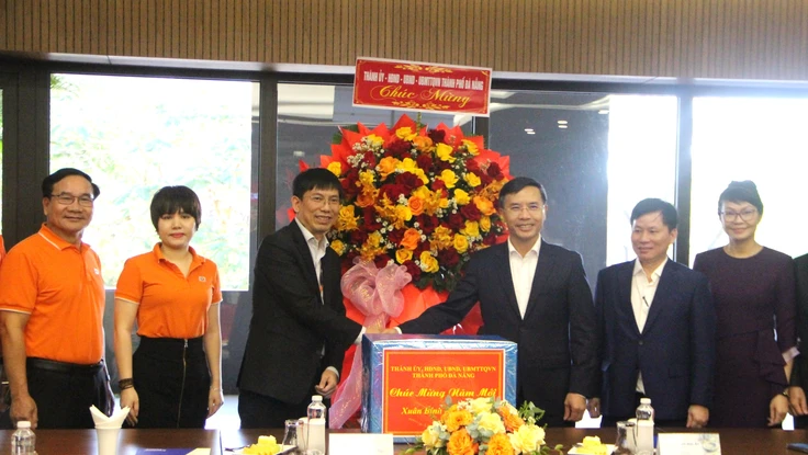 Chủ tịch Đà Nẵng mong doanh nghiệp 'phi nhanh như ngựa' trong năm Bính Ngọ