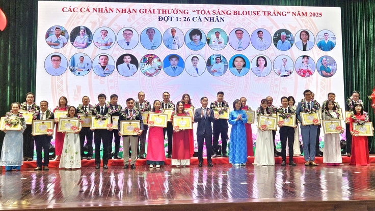 Chủ tịch Đà Nẵng: Ở bất kỳ hoàn cảnh nào, người thầy thuốc vẫn luôn tỏa sáng