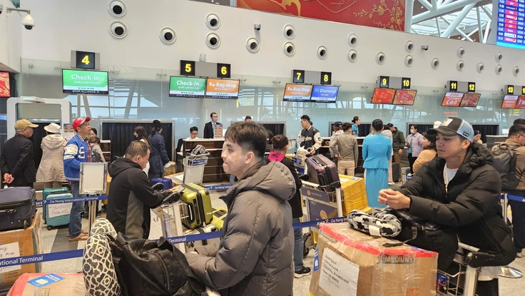 Khách đến quá đông khiến sân bay quá tải, Đà Nẵng đề nghị gỡ khó