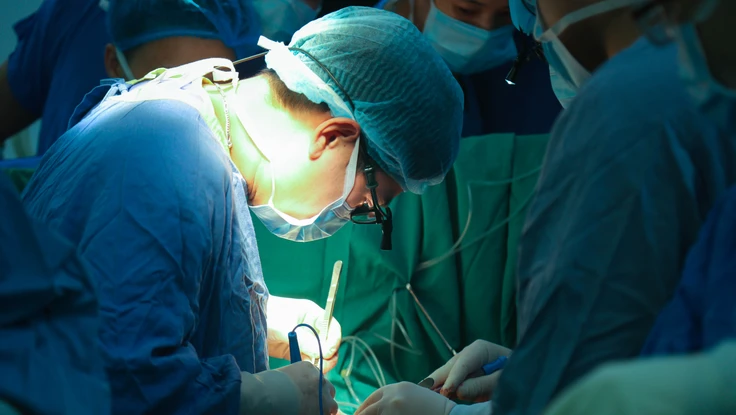 Người Việt định cư ở nước ngoài có được về nước ghép tim không?