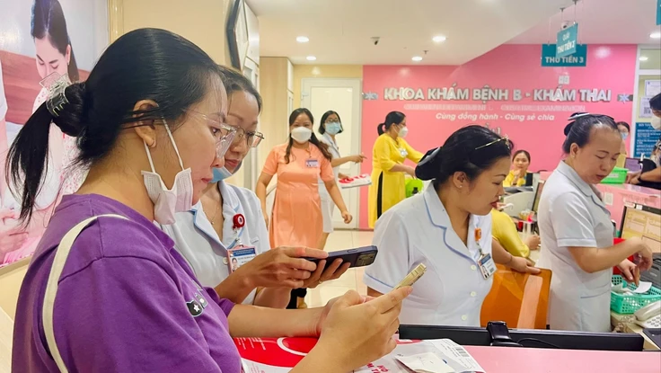 Từ 1-1-2026, người dân đi khám bệnh chỉ cần mở VNeID