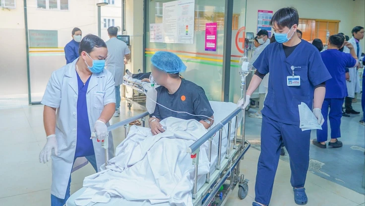 Vụ cháy nhà trọ ở phố Trần Cung: Bệnh viện E kích hoạt báo động đỏ, cấp cứu 15 nạn nhân